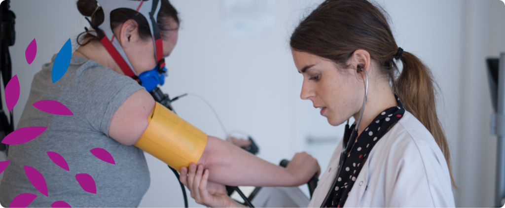 Programme de prévention santé une photo d'une épreuve d'effort Une consultante réalise une épreuve d'effort dans le cadre de son bilan de santé